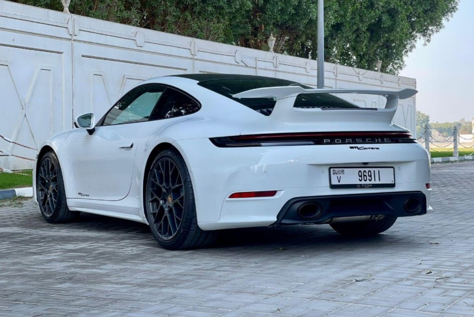 صورة 2 لـ Porsche 911 2025
