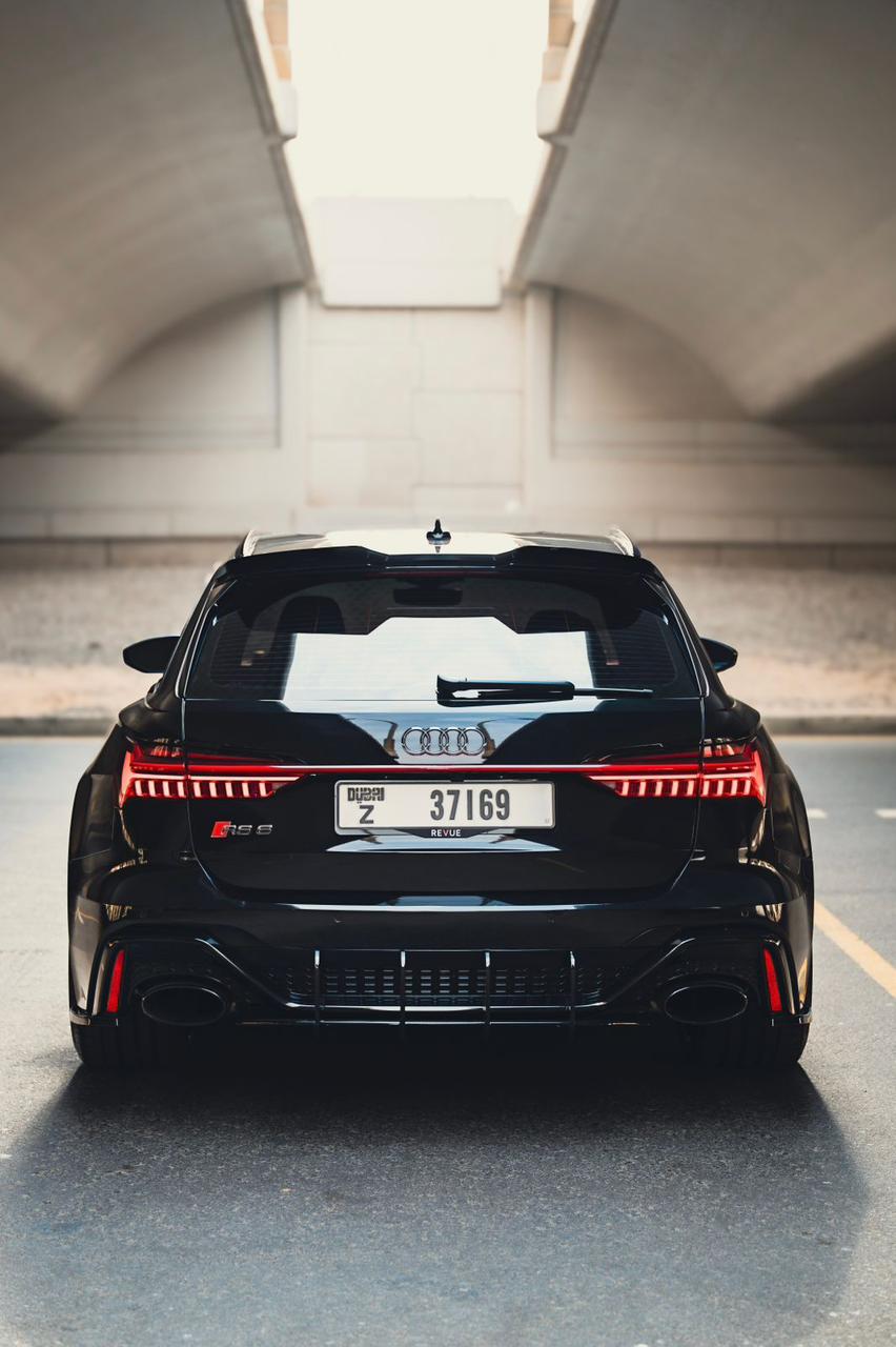 Luxury car available for rent in Dubai