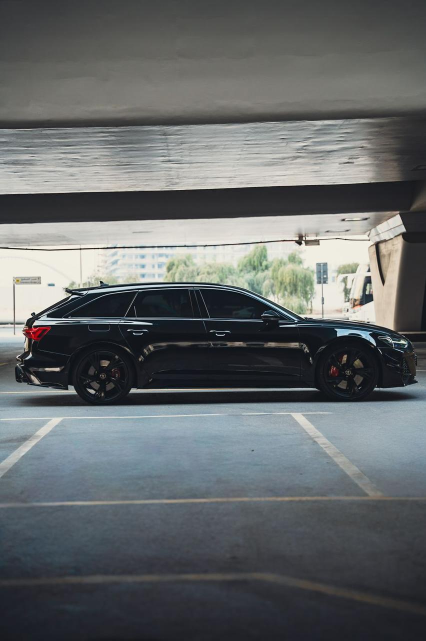 Luxury car available for rent in Dubai