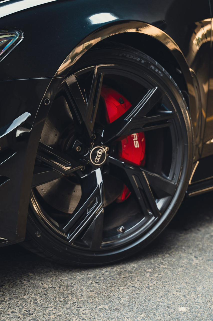 Luxury car available for rent in Dubai