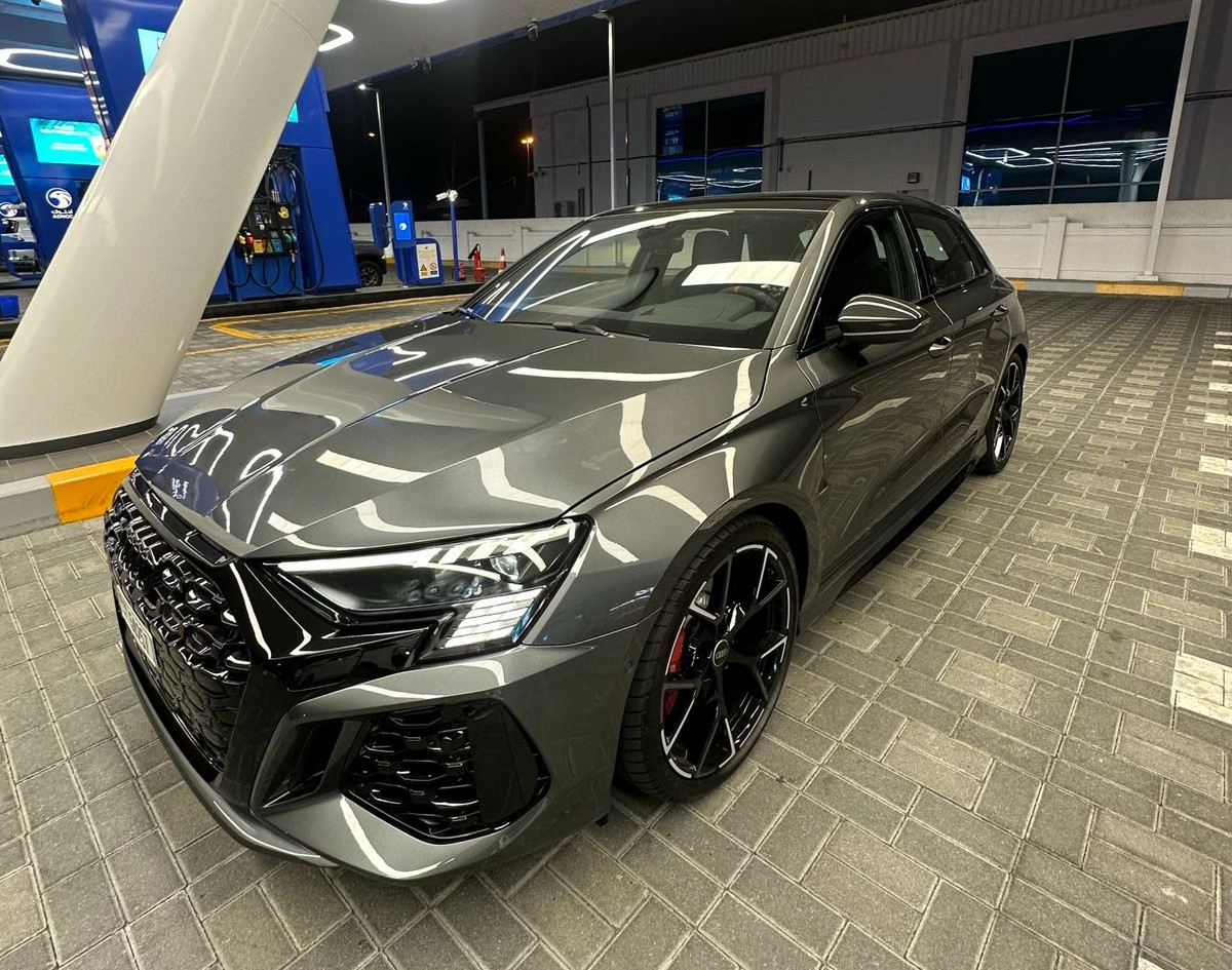 Luxury car available for rent in Dubai