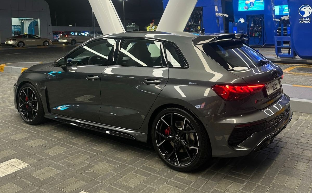 Luxury car available for rent in Dubai