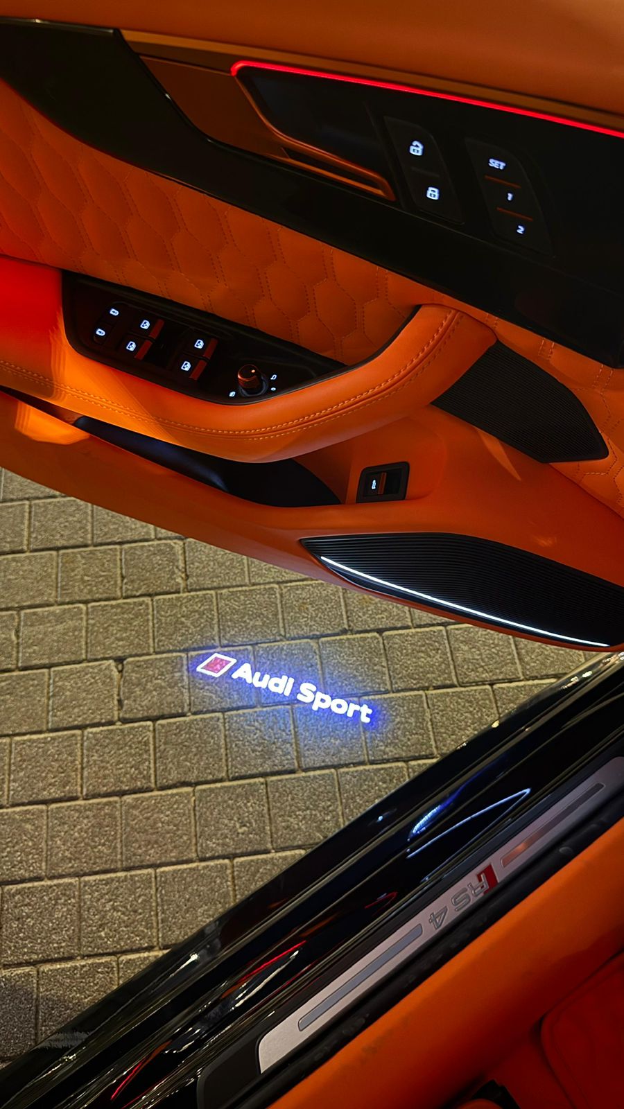 Bild 9 på Audi RS4 (HERMES INTERIOR) 2023