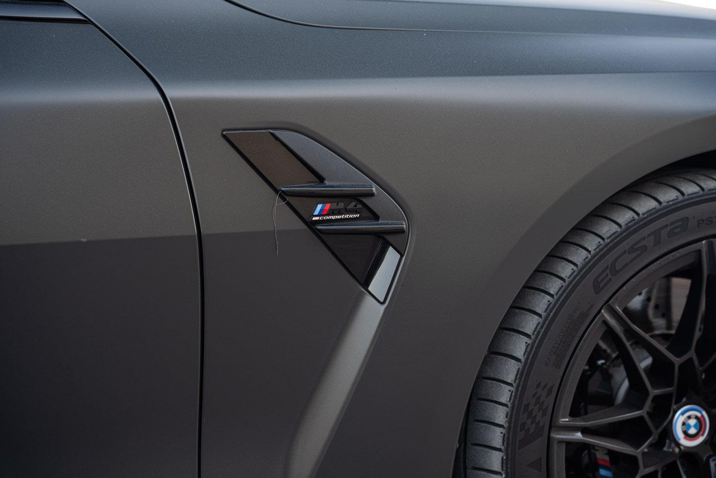 صورة 5 لـ Bmw M4 Competition Convertible - Frozen Black Metallic 2024