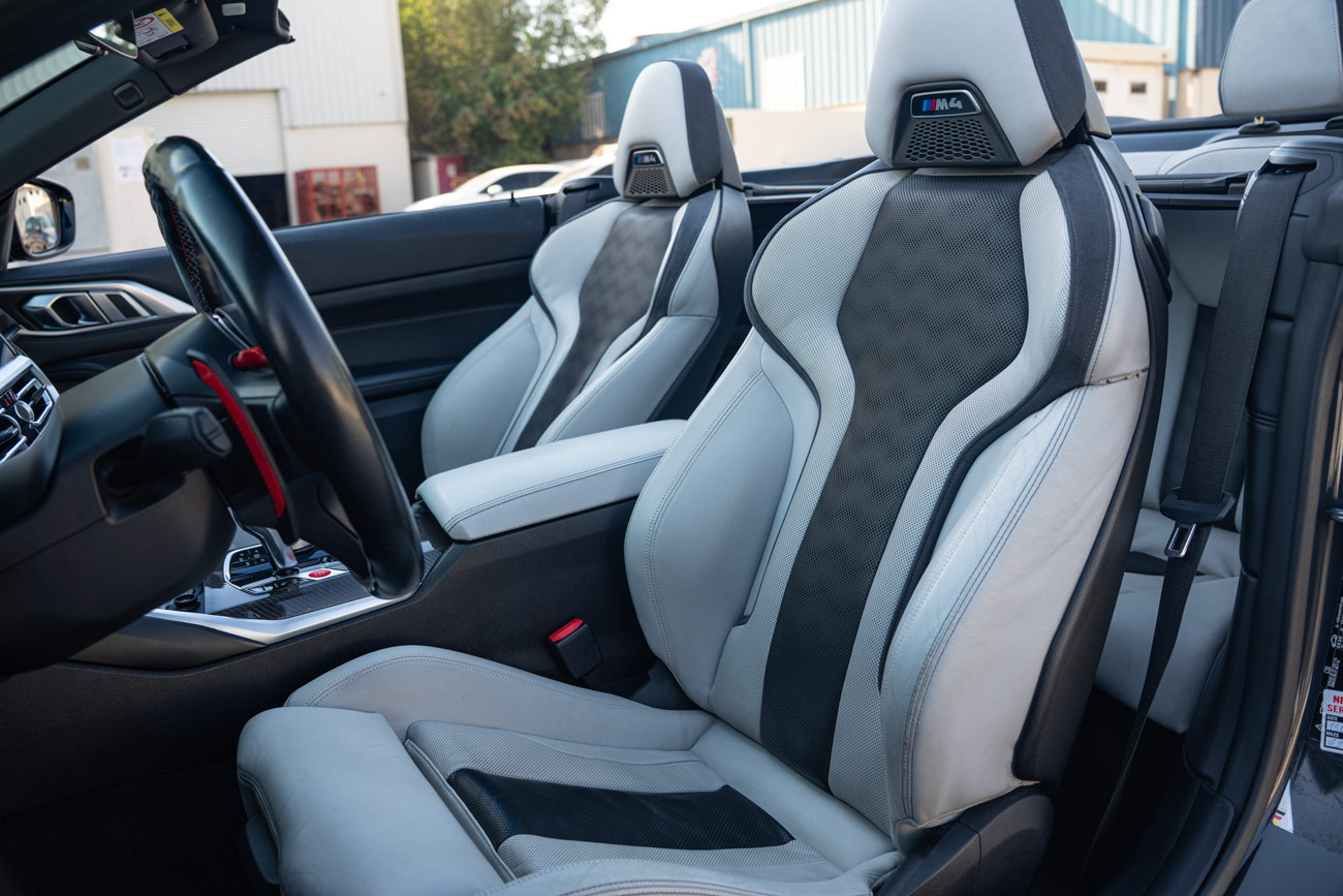 صورة 6 لـ Bmw M4 Competition Convertible - Frozen Black Metallic 2024