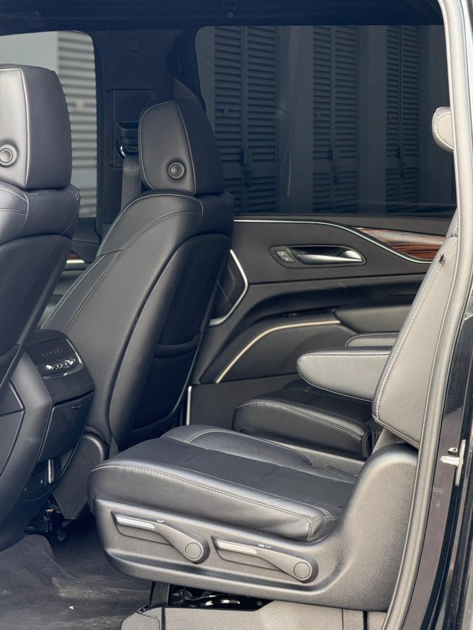 Luxury car available for rent in Dubai