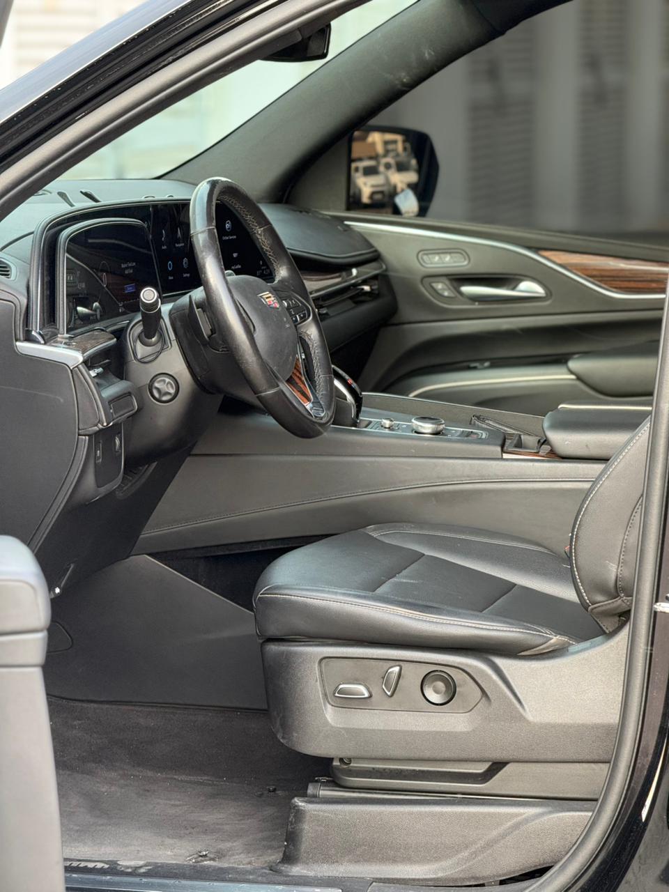 Luxury car available for rent in Dubai