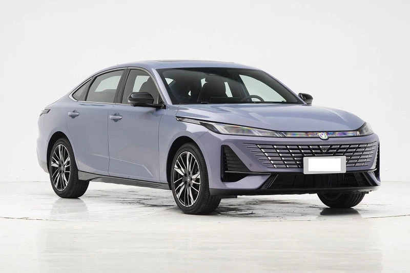 Changan Eado Plus 2025 photo 1