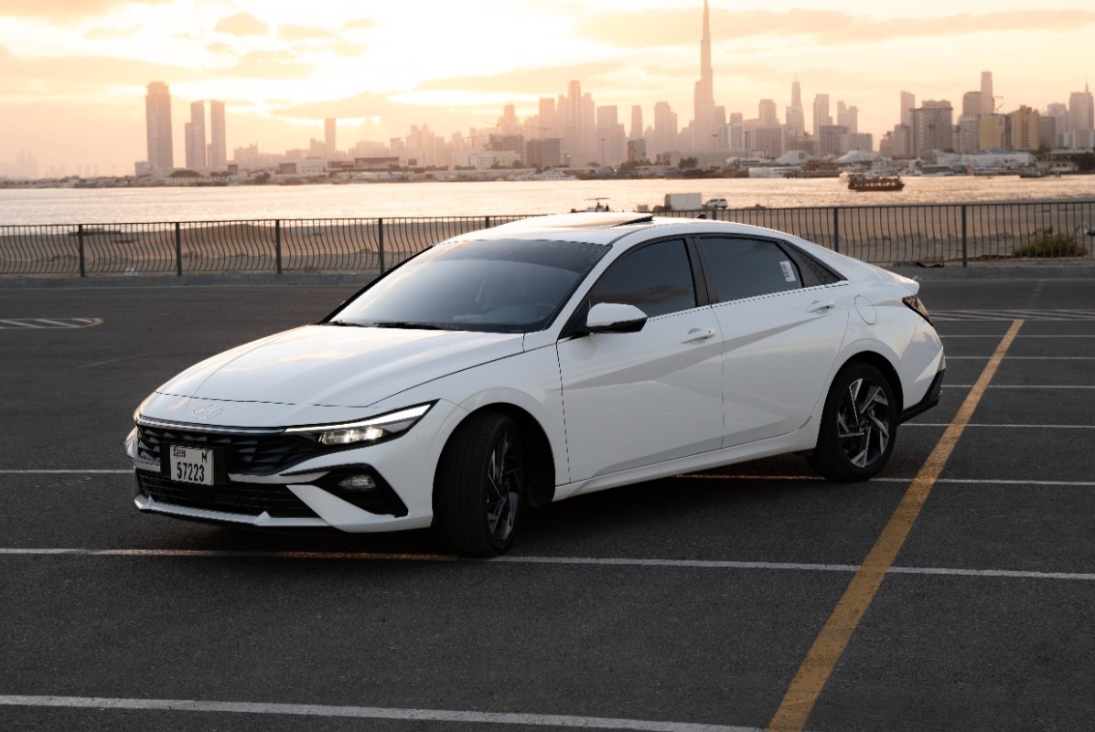 Photo 1 de Hyundai Elantra 2024
