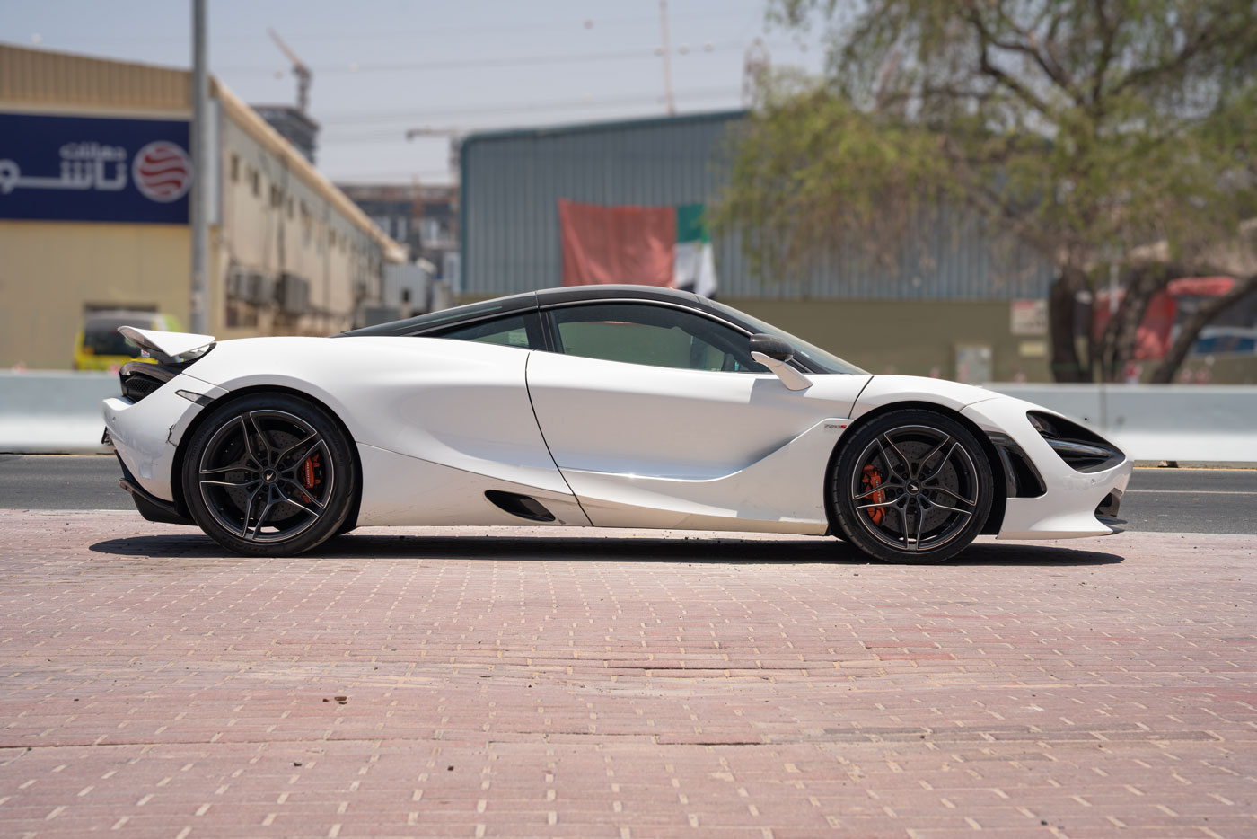 McLaren 720S Coupe - White 2023 photo 2