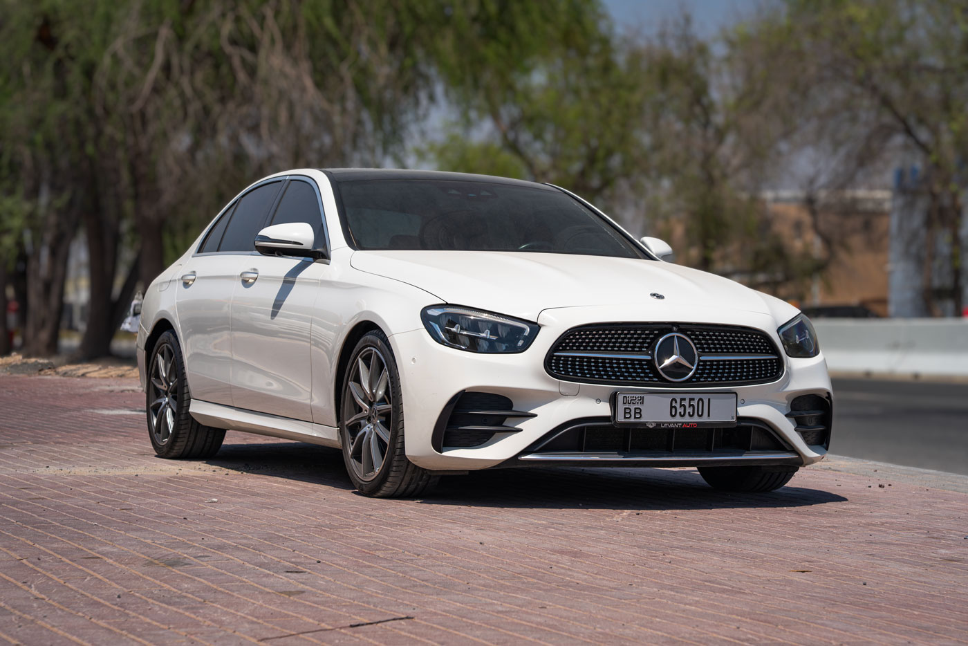 Mercedes E-Klasse E200 - White 2024 (MANUFAKTUR Moonlight White Metallic)