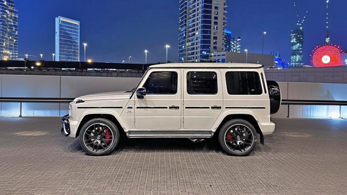 Luxury car available for rent in Dubai