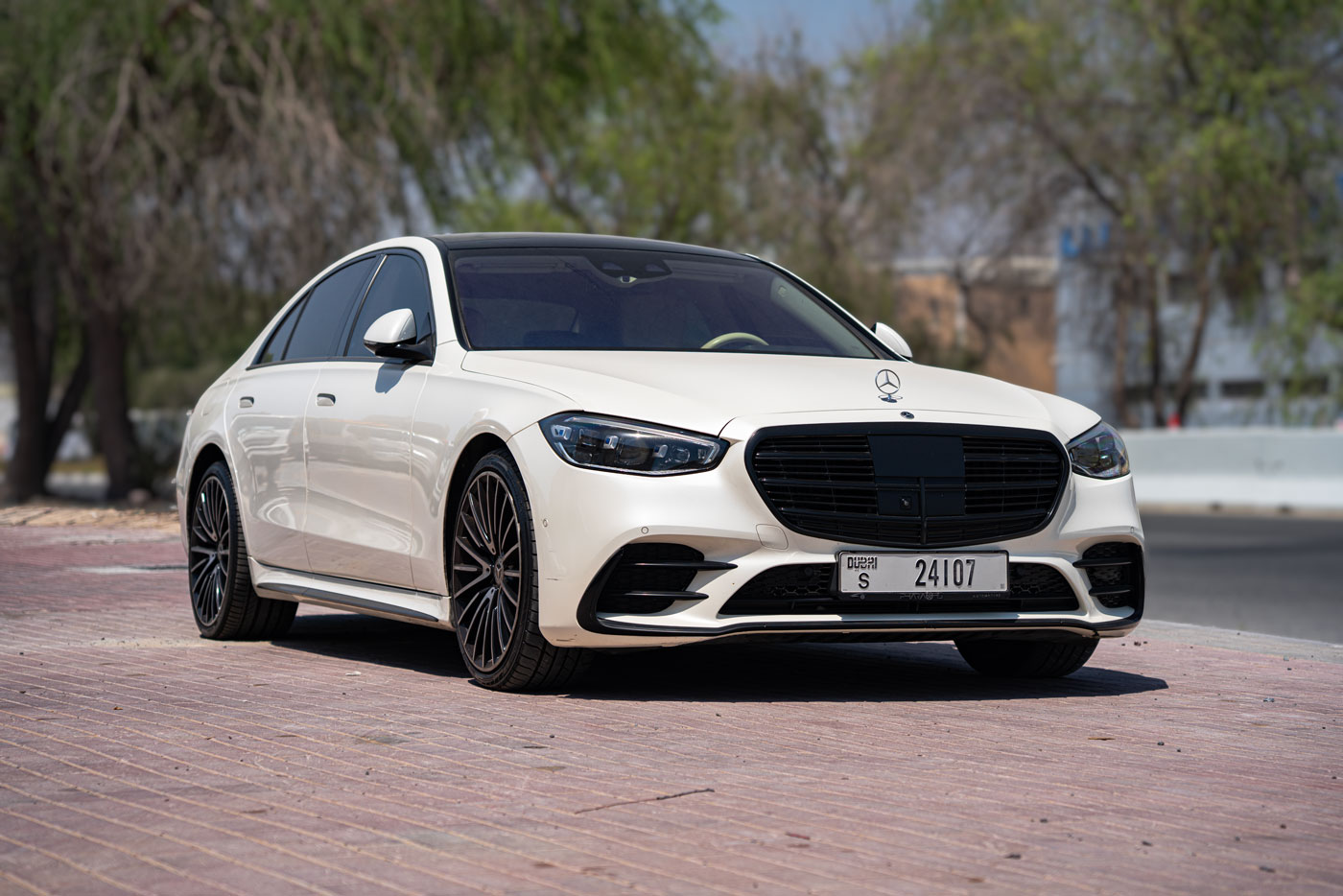 Mercedes S-Class S 500 4MATIC - MANUFAKTUR Moonlight White Metallic 2024 photo 1