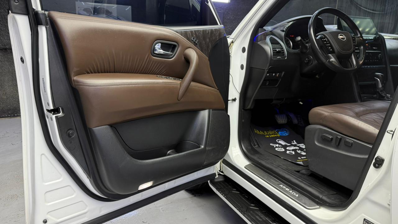 Luxury car available for rent in Dubai