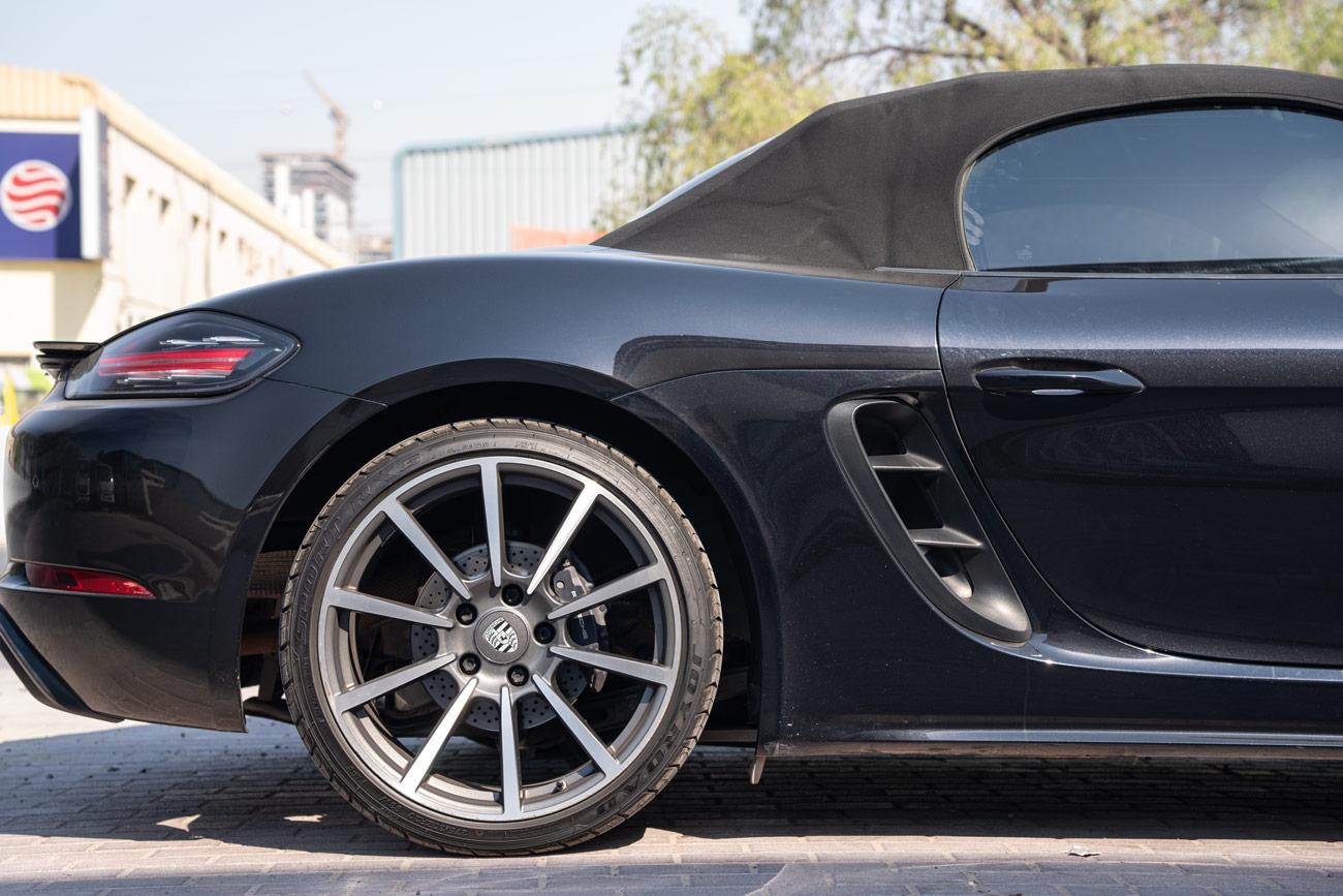 صورة 4 لـ Porsche 718 Boxster - Jet Black Metallic 2024