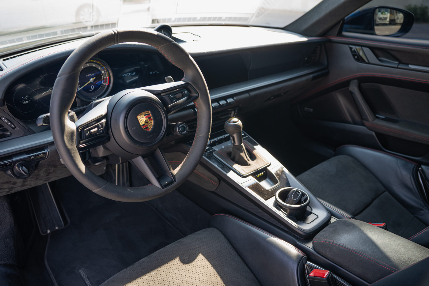 Porsche 911 GT3 - Jet Black Metallic 2024 photo 7