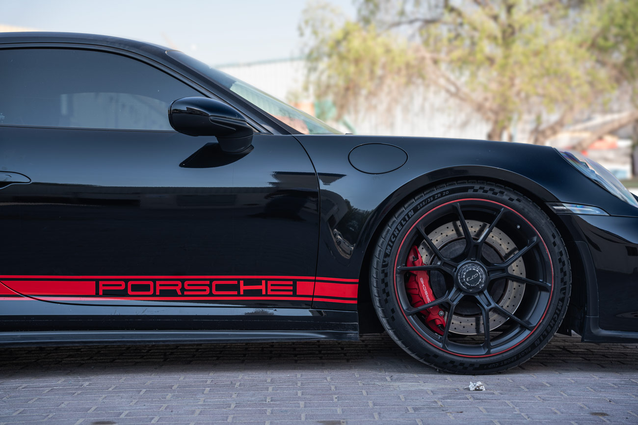 Porsche 911 GT3 - Jet Black Metallic 2024 photo 3
