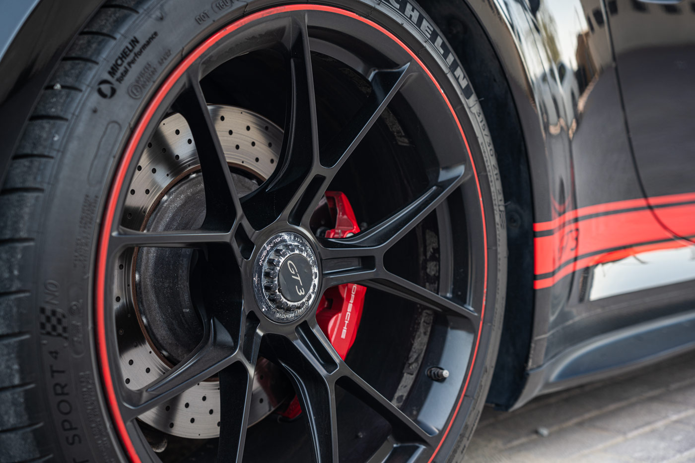 Porsche 911 GT3 - Jet Black Metallic 2024 photo 5