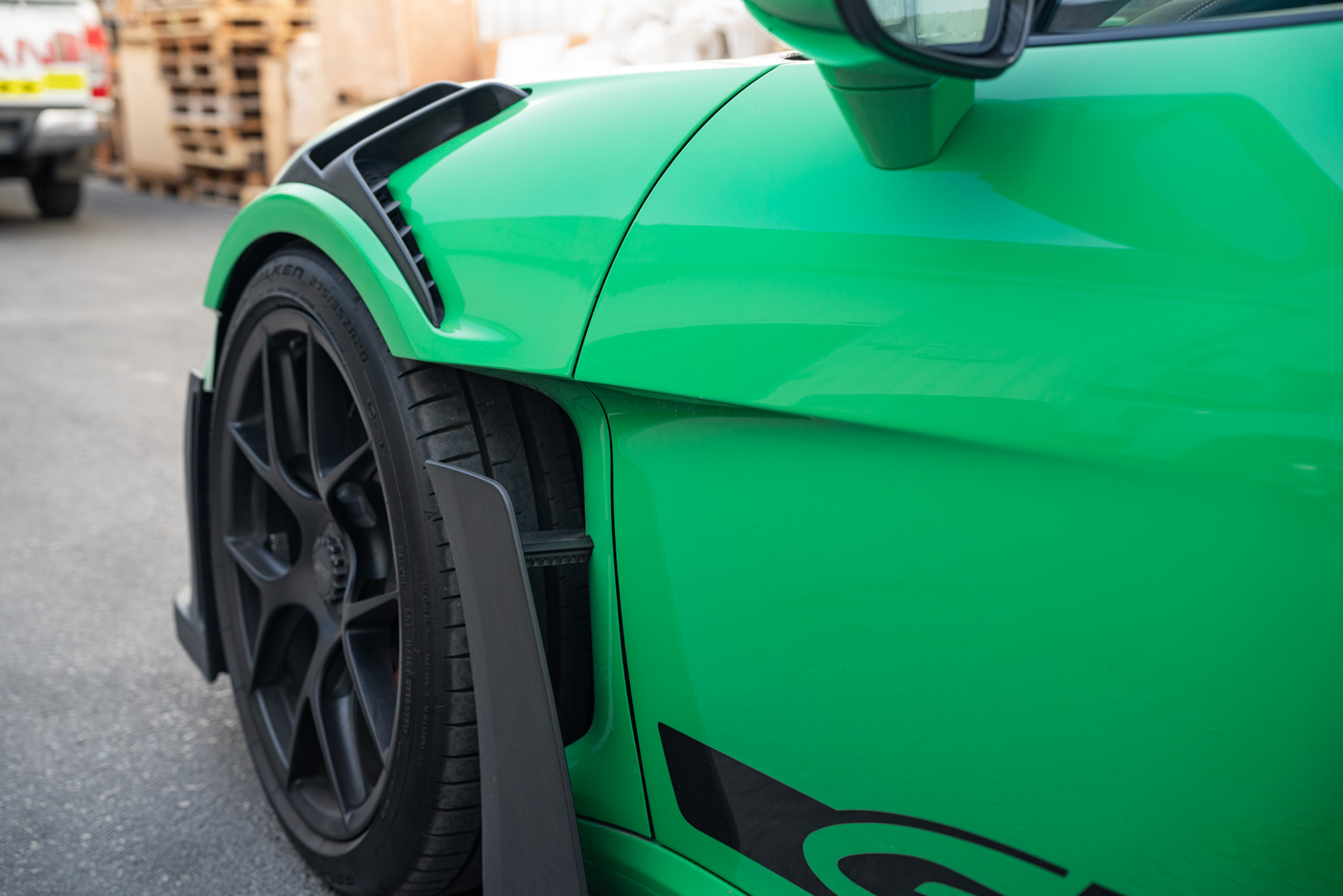Porsche 911 GT3 RS - Python Green 2025 photo 4