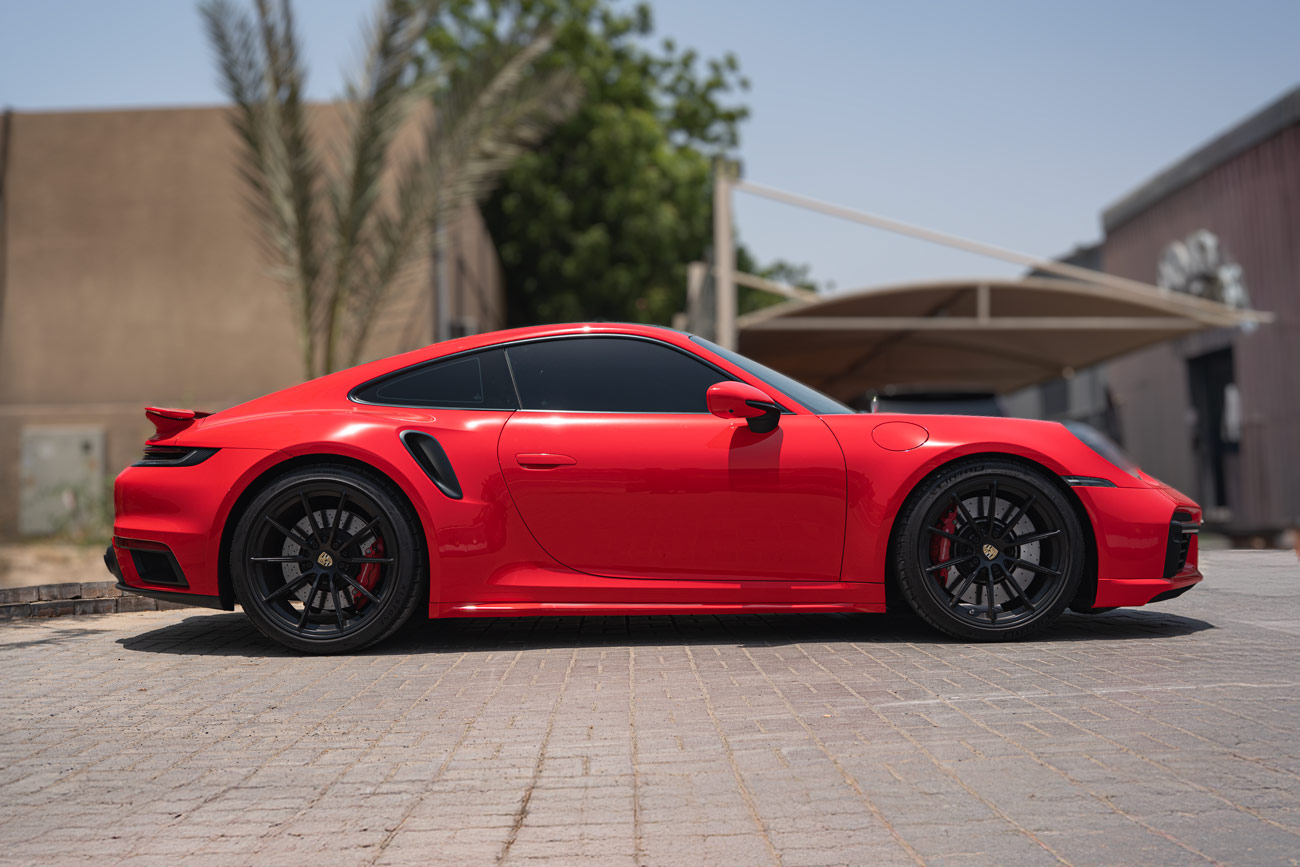 Porsche 911 Turbo S - Red photo 2