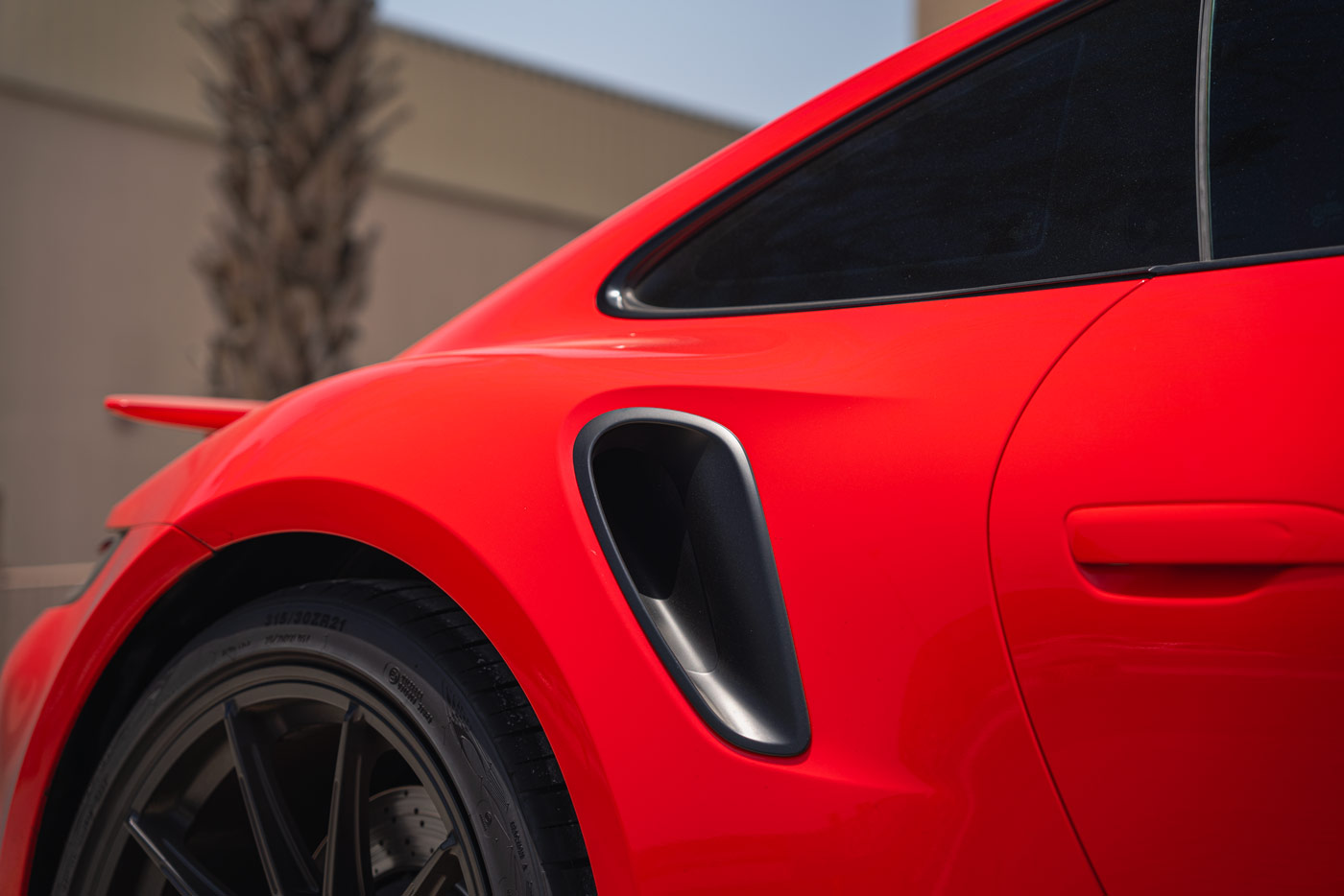 Porsche 911 Turbo S - Red photo 4
