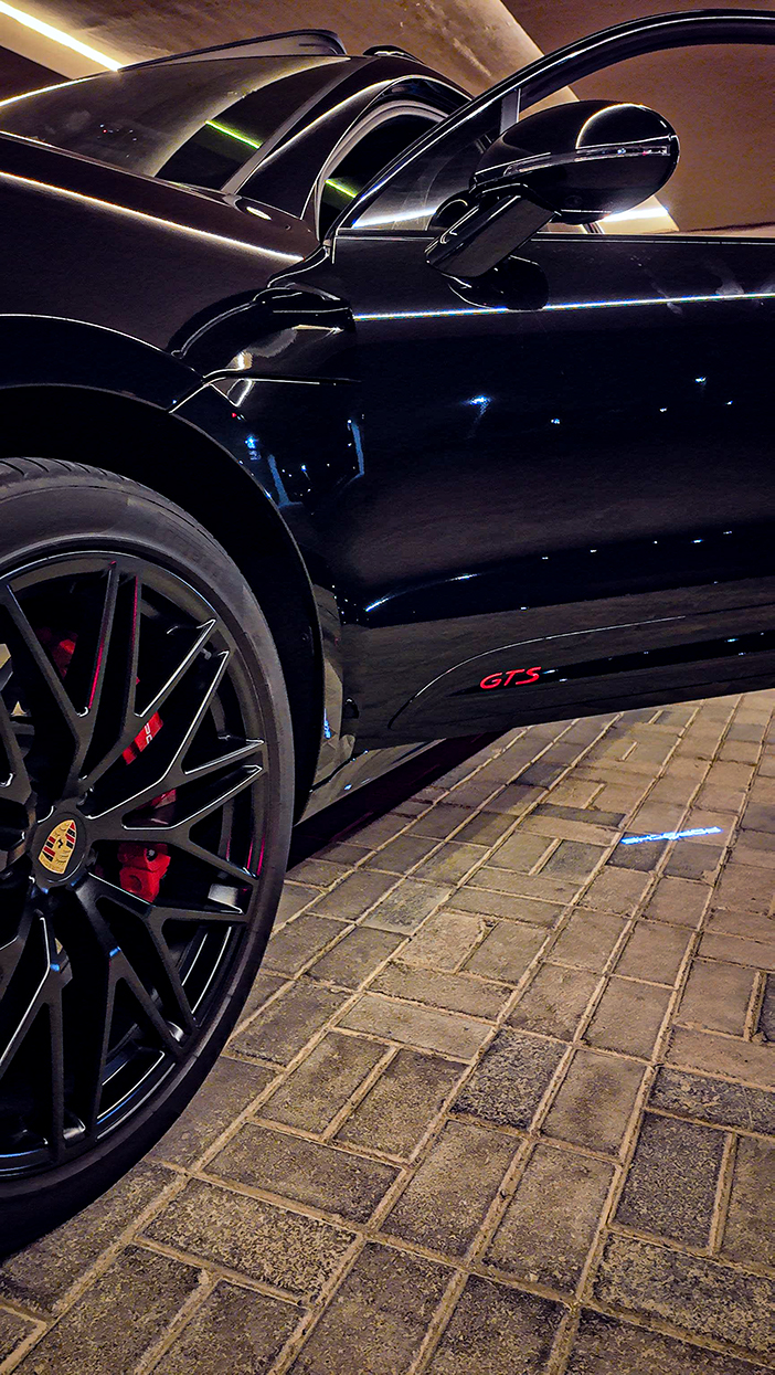 Luxury car available for rent in Dubai