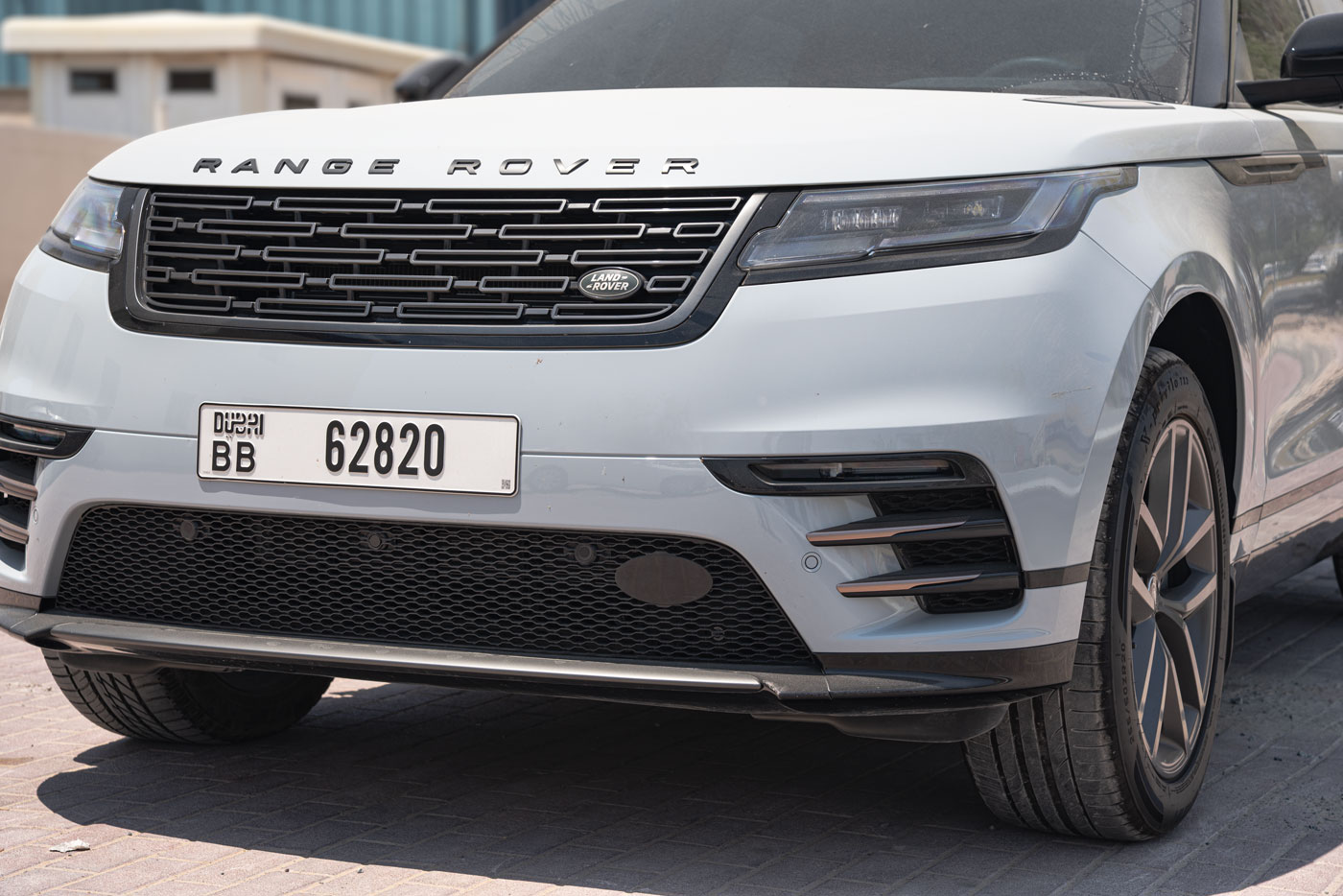 Range Rover Velar Ostuni Pearl White 2025 photo 5