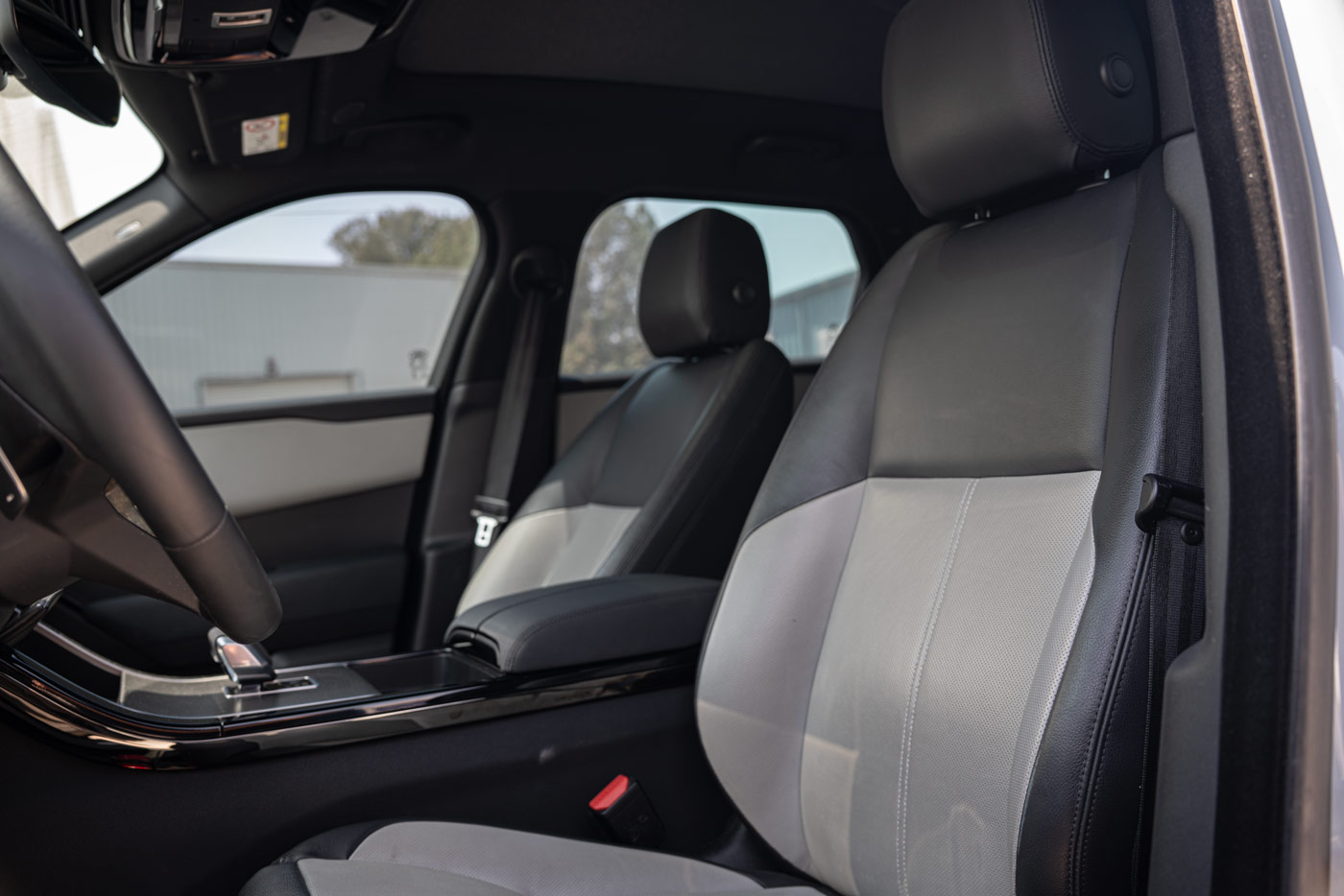 Range Rover Velar Ostuni Pearl White 2025 photo 6