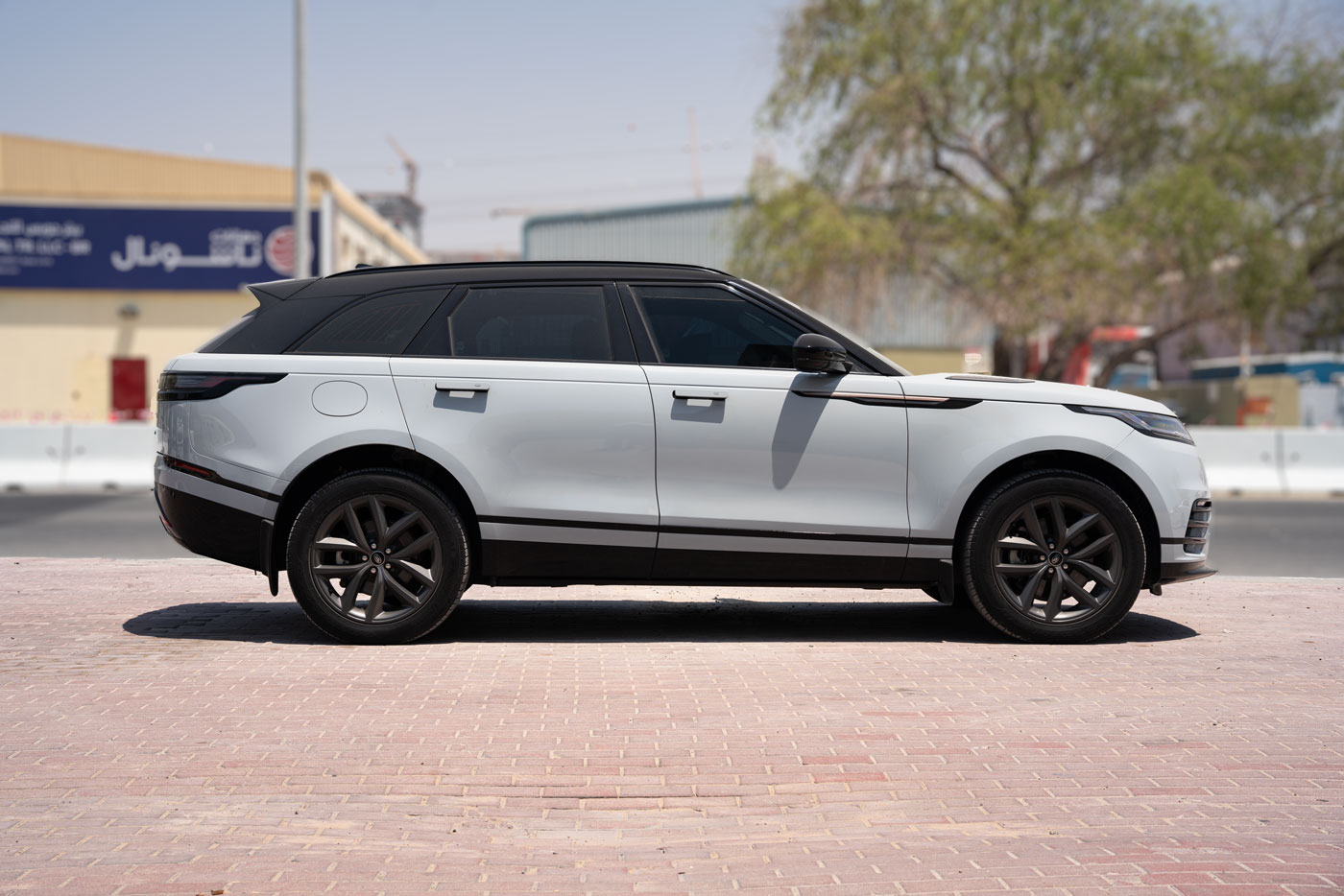Range Rover Velar Ostuni Pearl White 2025 photo 2