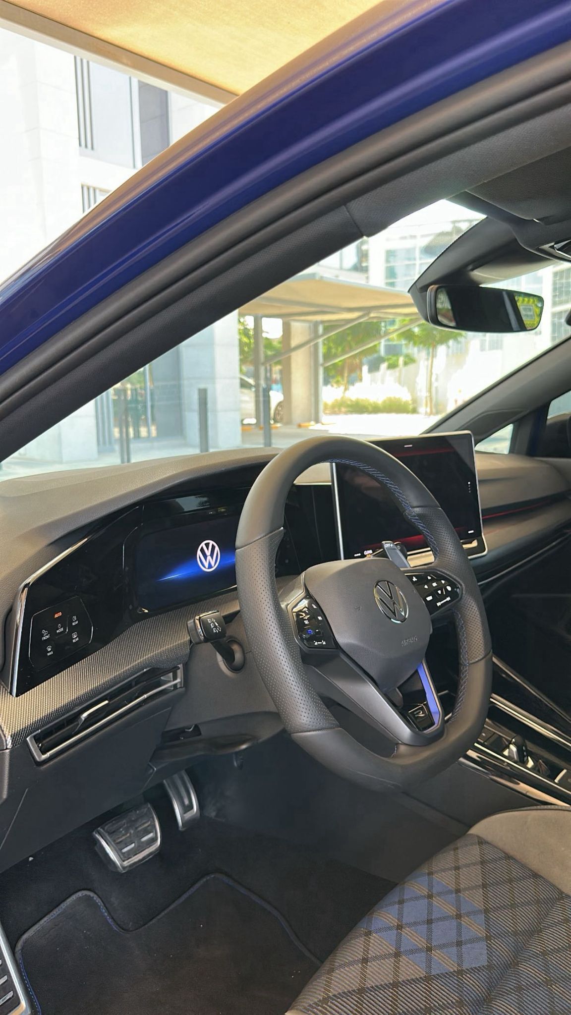 Luxury car available for rent in Dubai