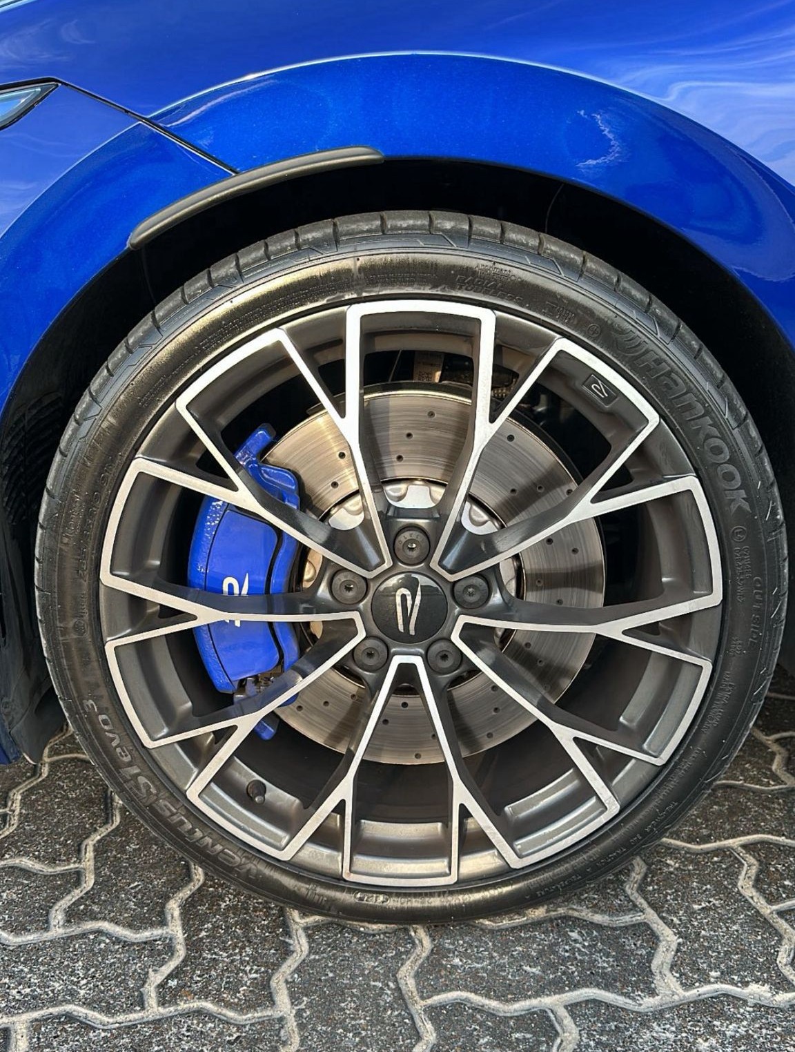 Luxury car available for rent in Dubai