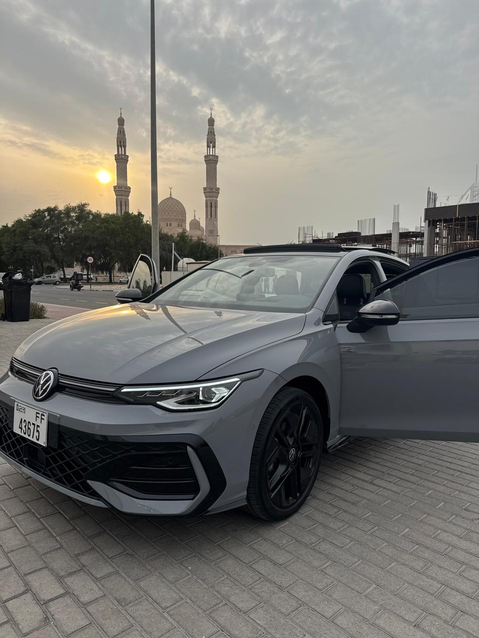 Luxury car available for rent in Dubai