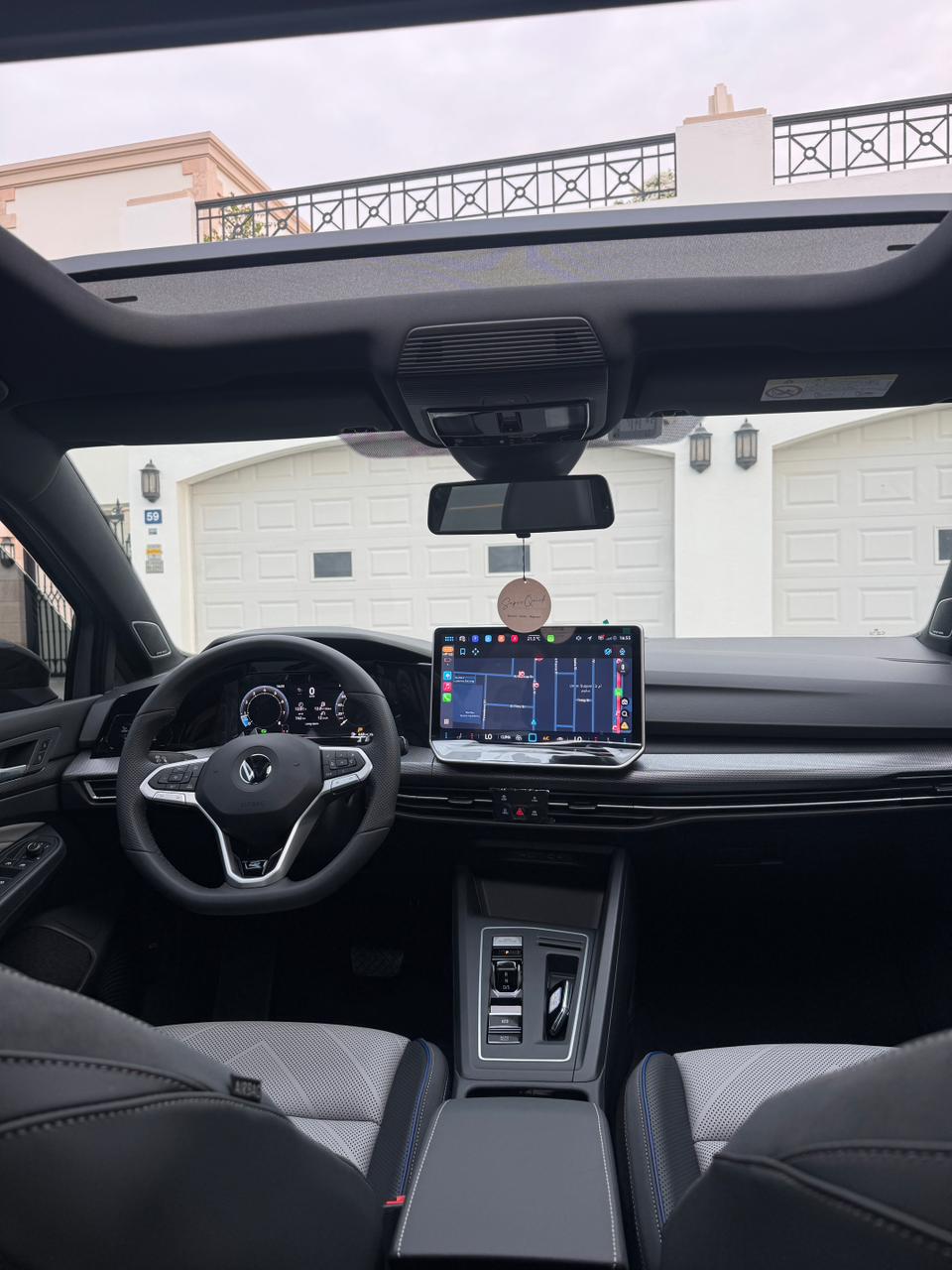 Luxury car available for rent in Dubai