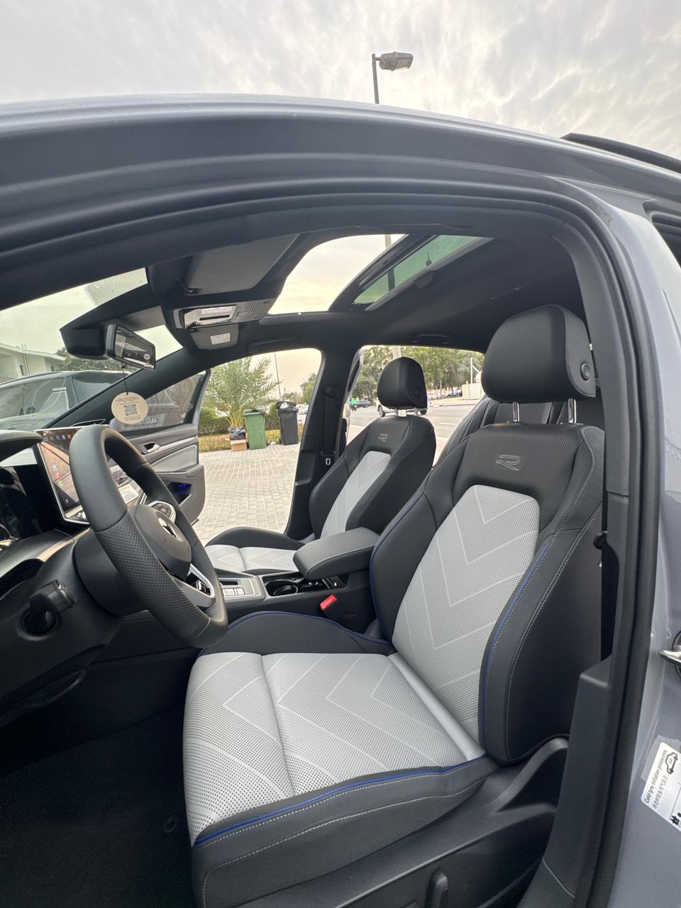 Luxury car available for rent in Dubai