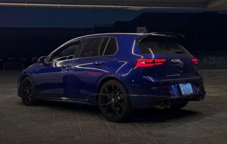 Luxury car available for rent in Dubai