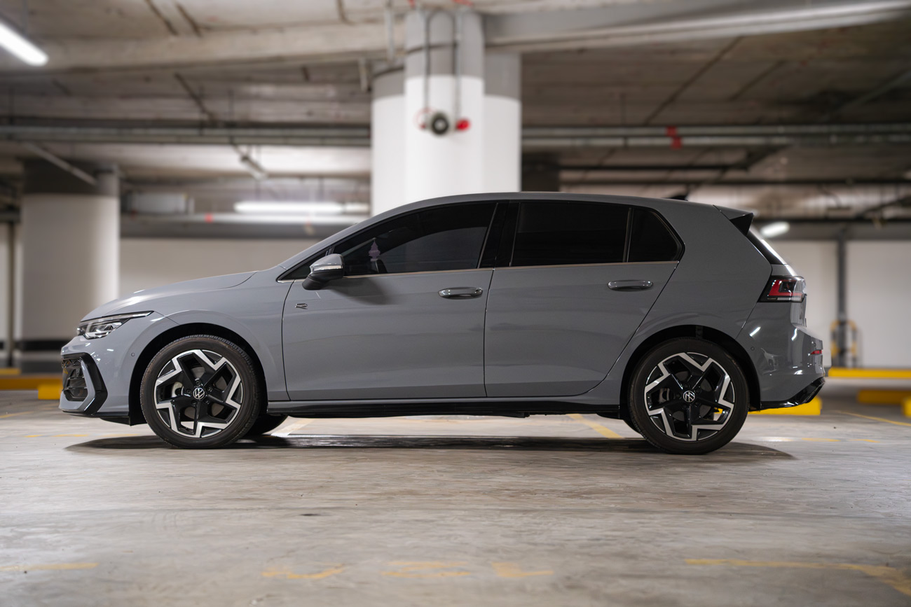 Volkswagen Golf 8 R-Line 2025 photo 2