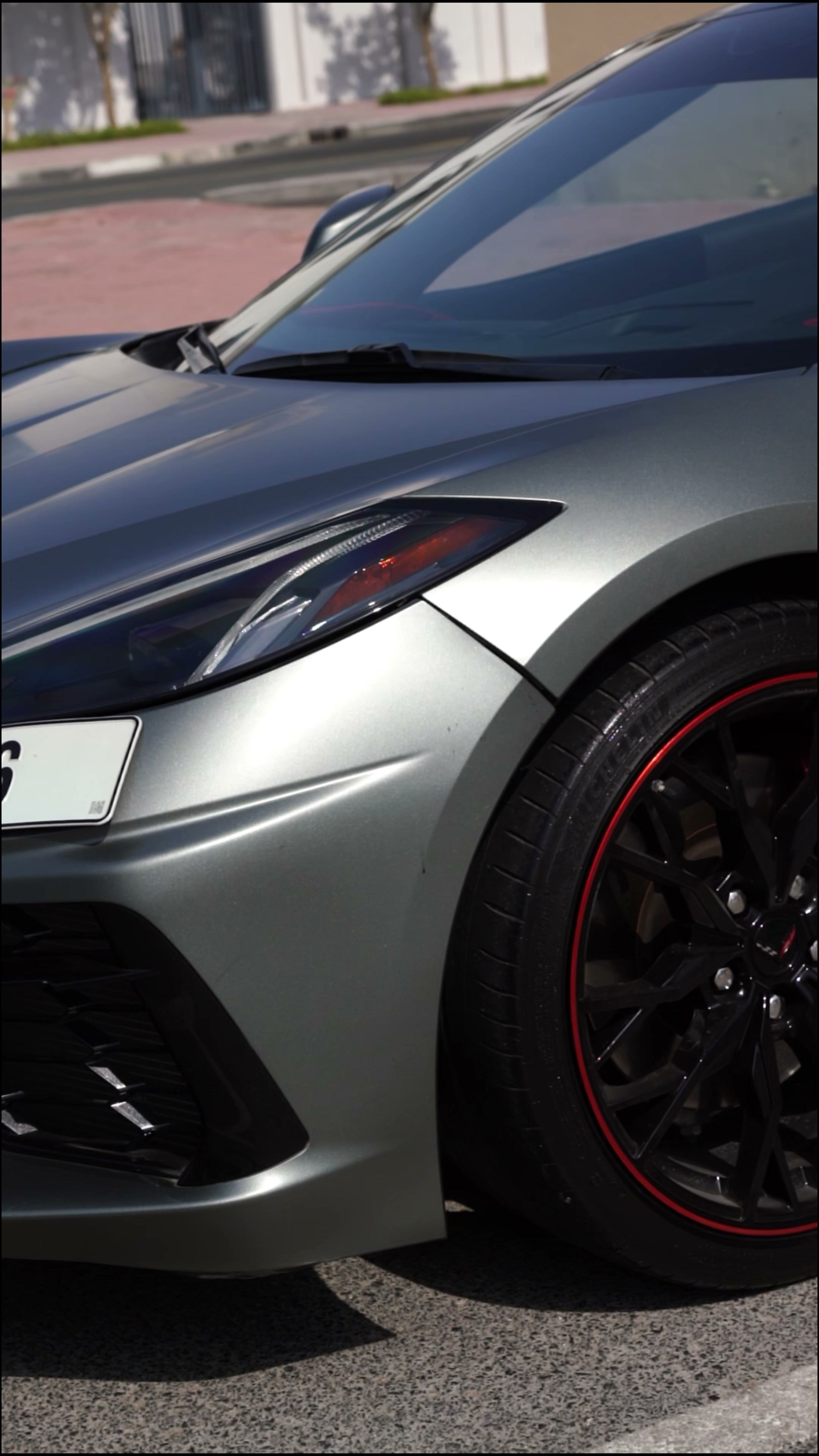 Corvette C8 Stingray 2024 (رمادي سي وولف ثلاثي الطبقات)