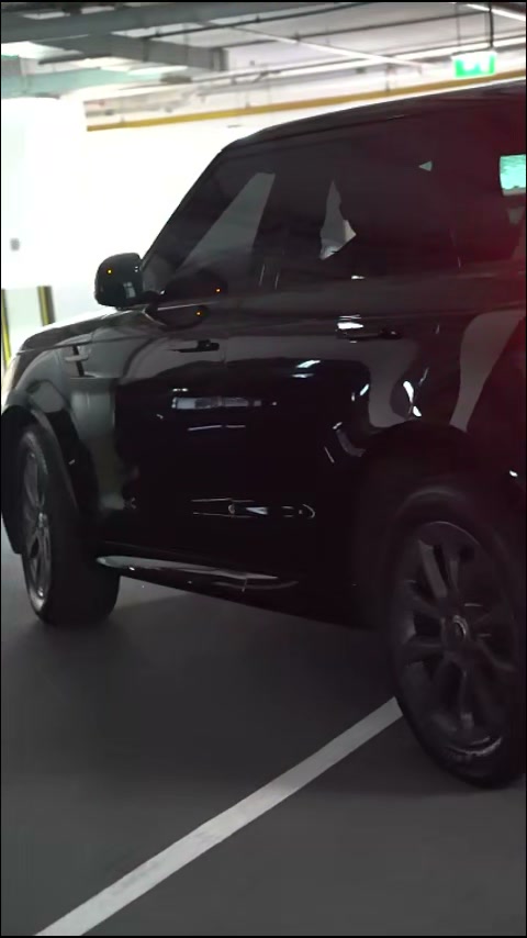 Range Rover Sport 2024 (Santorini Black)